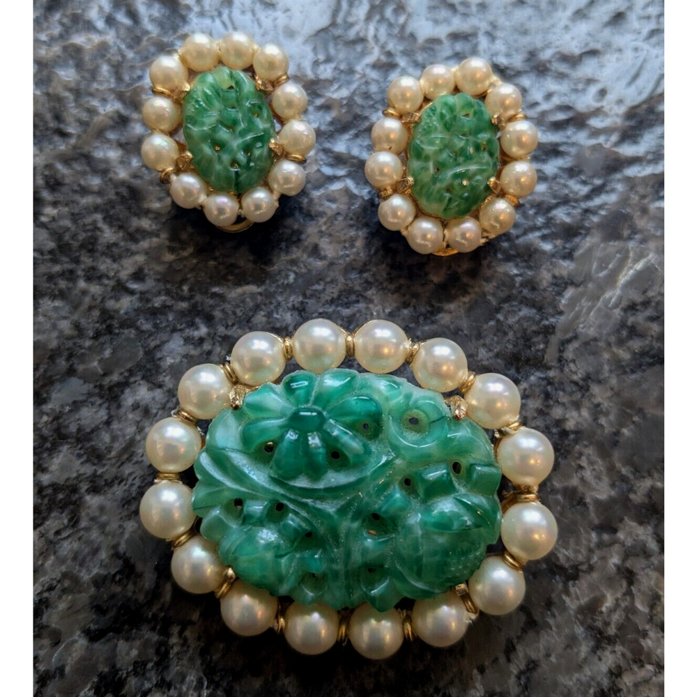 VINTAGE Marvella Faux Carved Jade Perking Brooch & Earrings Set Pearls